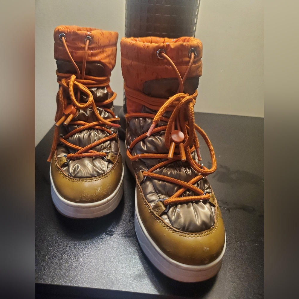 Warm boots with fur for kid. Size 34.JIMMY CHOO. - Picture 2 of 6